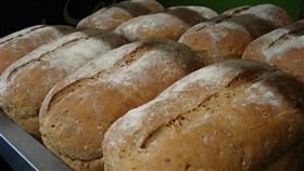 麵包
https://www.flickr.com/photos/wheatfields/3673276838/in/photolist-6AAveh-843by2-8pfrxj-6oDMWo-4ngDMF-83sceQ-7whcoS-AySWfq-8jZnSM-PUpHDm-dccTiK-cayP6-agsm1Q-bdavRR-awHFx-NZqeMs-dZiodP-hD1W2R-dMCDbW-