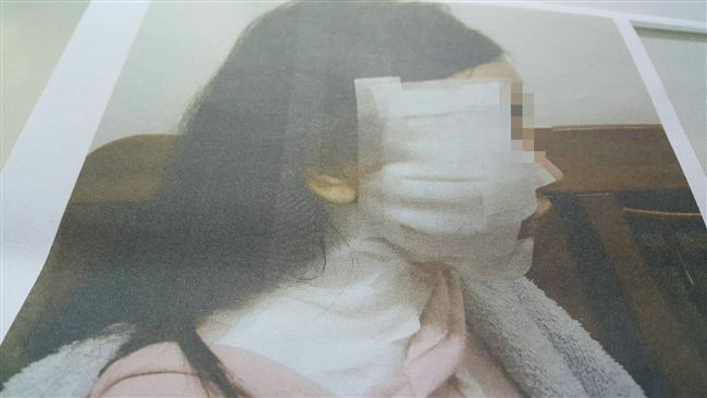 甩髮惹禍？男子怒拿火鍋湯潑灑輕熟女