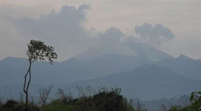 印尼火山噴毒氣　30人送醫百人撤離