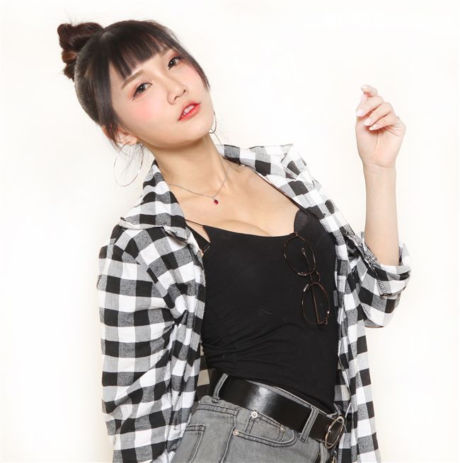 人氣正妹喬喬兒。（記者邱榮吉/攝影）