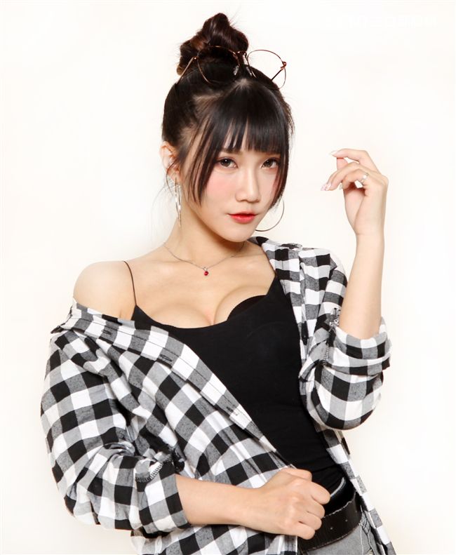 人氣正妹喬喬兒。（記者邱榮吉/攝影）