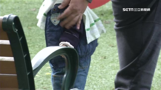 你有看A片？怪哥哥公園騷擾8歲女童