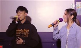 ▲▼鄧紫棋意外現身歌迷們的聚會，High翻全場。（圖／翻攝自微博）