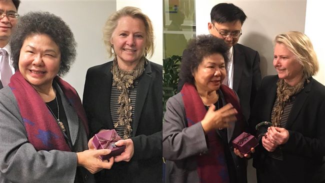 美國務院PO照讚陳菊：民主捍衛者！