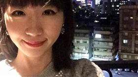 
廣告小妹強硬背景。（圖／翻攝自廣告小妹臉書）