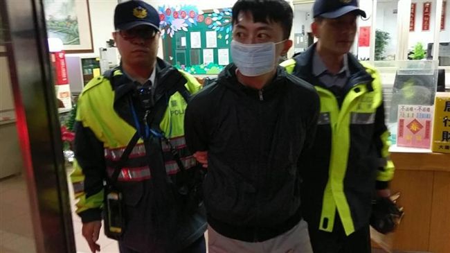 毒男吸嗨恍神　警局大喊「要吃牢飯」