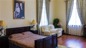 美齡宮
http://search.westca.com/News/view/id=3093130/%E5%8D%97%E4%BA%AC%E7%BE%8E%E9%BE%84%E5%AE%AB%E5%BA%8A%E4%B8%8A%E6%83%8A%E7%8E%B0%E2%80%9C%E8%A3%B8%E5%A5%B3%E2%80%9D_%E7%B3%BB%E5%A5%B3%E7%A1%95%E5%A