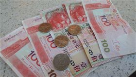 港幣、鈔票
（圖／攝影者Wei Ti Chiang, Flickr CC License）
https://flic.kr/p/98x6pg