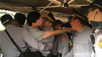 不滿帳篷遭強拆！公投盟痛罵「柯屁」