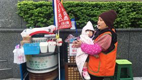 單親媽媽，地瓜，烤地瓜（記者郭奕均攝影）