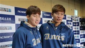 ▲NC恐龍強打羅成範（左）與王維中感情不錯。（圖／記者蕭保祥攝）