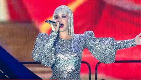 曾被媒體評為40大最佳演出歌手的凱蒂佩芮。（圖／翻攝自YouTube）