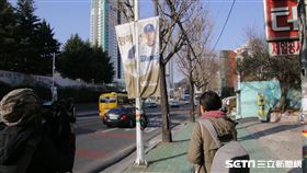 ▲NC恐龍台灣左投王維中布條掛在昌原街頭。（圖／記者蕭保祥攝）