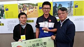 ▲王貞棋（左起）、導演劉猷少與指導老師馬鈺龍。（圖／台體大運傳系提供）