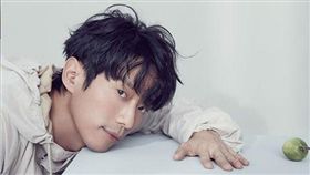 歌手張棟梁相隔2年推出EP《最好的快要發生》。(翻攝自臉書)