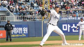 ▲王維中韓國職棒初登板。(圖／記者羅正輝攝)
