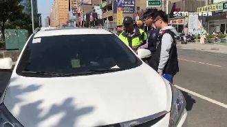 欠稅204萬！女車停路邊睡覺遭活逮