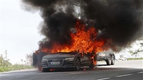 中古車,二手,LandRover,Jaguar,改裝,日本,電線,檢查,火燒車　圖／翻攝自車訊網　https://goo.gl/5nNv24