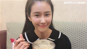 黃心娣怕感冒自己燉的銀耳雪梨湯。（圖／周子娛樂提供）