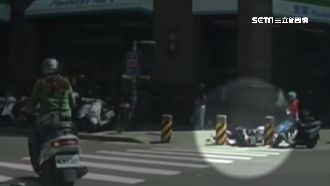 女騎士捐血後頭暈　暴衝直撞柱子慘摔