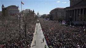 全美各地24日出現逾百萬民眾響應「為我們生命遊行」抗議活動／為我們生命遊行Twitter