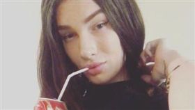 花200萬蛻變女兒身　術後交百男驚覺自己「愛女人」（圖／翻攝自Jolene Dawson Instagram）