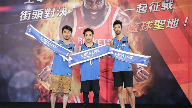 球星也開NBA LIVE練手感