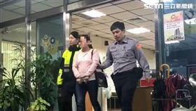 詹女因白吃白喝遭通緝，面對警方盤查還拿假身分證，但出生年是85年次，與本人相差甚遠，詹女當場被識破送辦（翻攝畫面）