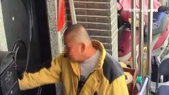 怪男拉門欲闖屋　孕媽驚：幸好有鎖門