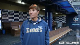 ▲NC恐龍左投王維中接受訪問。（圖／記者蕭保祥攝）