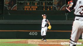 林岳平引退儀式，與搭檔高志綱最後一次搭配。（圖／記者王怡翔攝）