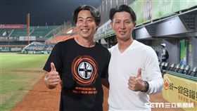 林岳平引退儀式，與搭檔高志綱最後一次搭配。（圖／記者王怡翔攝）