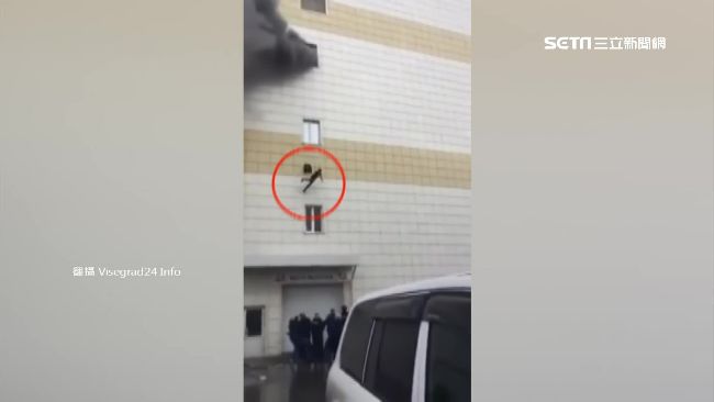 學生看電影葬火窟　男童為求生跳樓