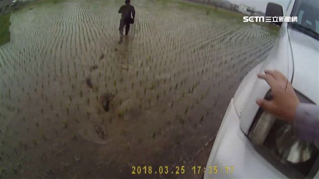 帶子彈見警心虛　踩爛泥想逃結果GG
