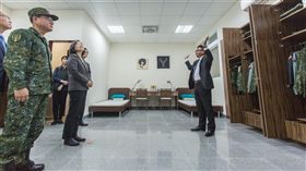 蔡英文總統前往新竹視導湖口三營區「興安專案」暨慰勉基訓部隊。（圖／翻攝蔡英文臉書）