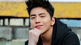 王大陸因為溫差太大感冒發燒。（圖／翻攝自微博）