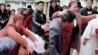 大媽壓頭逼鞠躬　新娘摔捧花崩潰大哭