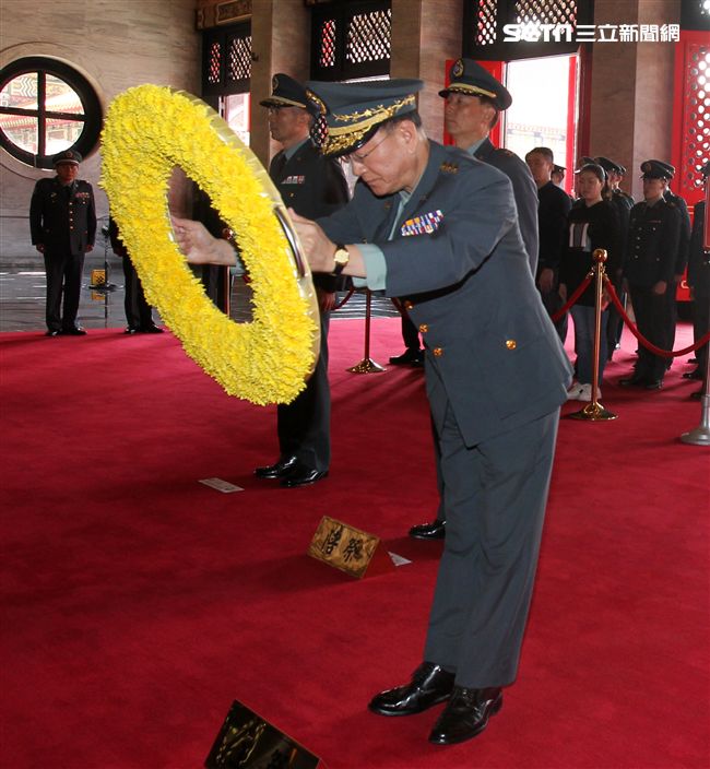 「故陸軍烈士趙仲容少將等5員入祀國民革命忠烈祠，由陸軍司令王信隆上將主祭。（記者邱榮吉/攝影）