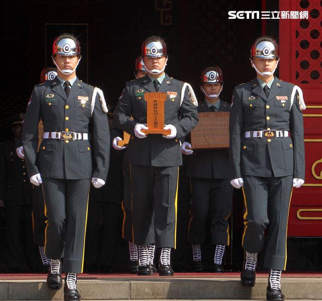 移靈儀式。（記者邱榮吉/攝影）