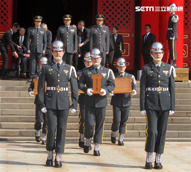 移靈儀式。（記者邱榮吉/攝影）