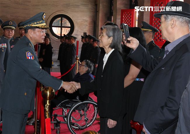 「故陸軍烈士趙仲容少將等5員入祀國民革命忠烈祠，由陸軍司令王信隆上將主祭。（記者邱榮吉/攝影）