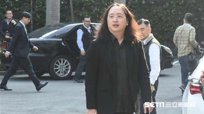 唐鳳唐宗浩情深　體制外學習自成一格