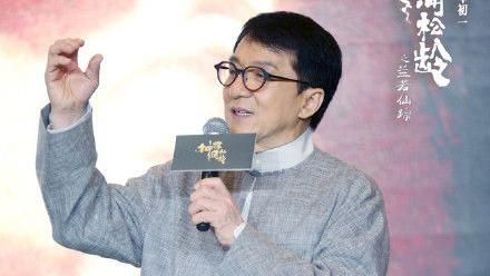 曾誇他會演戲又準時　成龍：是假的！