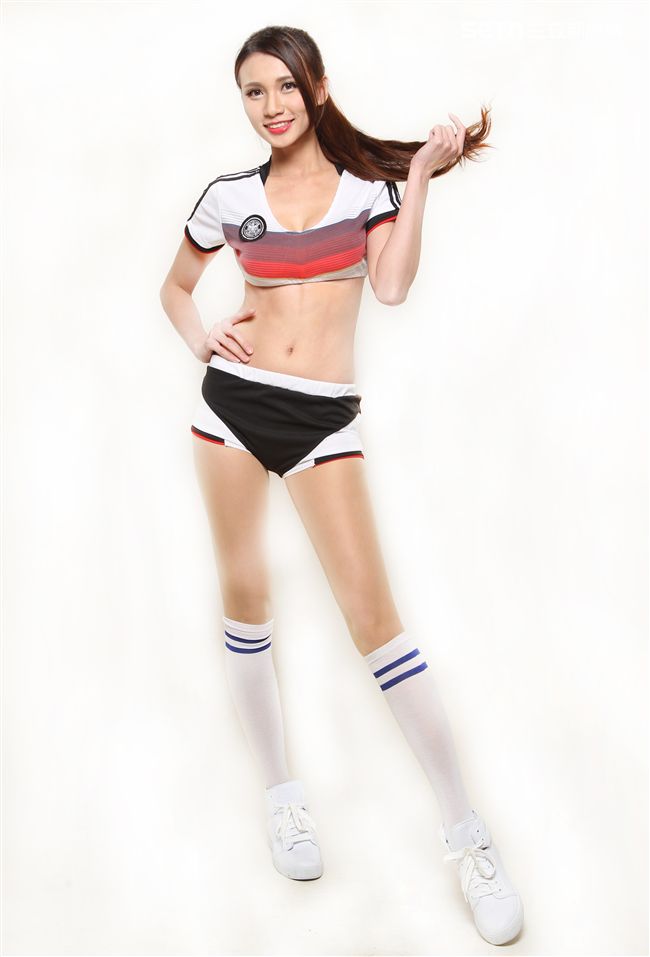 台灣正妹蔡譯心好身材長髮飄逸、110公分修長美腿，美到讓人無法置信。（記者邱榮吉/攝影）