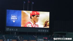 ▲新莊球場首戰，當時葉君璋身穿味全龍球衣。（圖／記者蕭保祥攝）