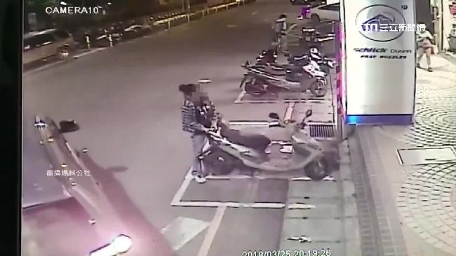 違停「拉墊背」　把機車移進殘障車位