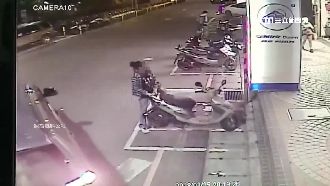 違停「拉墊背」　把機車移進殘障車位