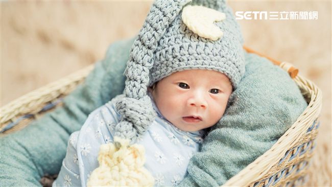最高齡自然產媽媽　兒子滿月照曝光