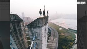 新北,新北大橋,自拍,空拍機,IG,極限運動(圖/翻攝IG)