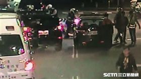 楊男酒店簽帳1萬2千元，一週未還慘遭圍毆，還被警方查出是通緝犯解送歸案（翻攝畫面）